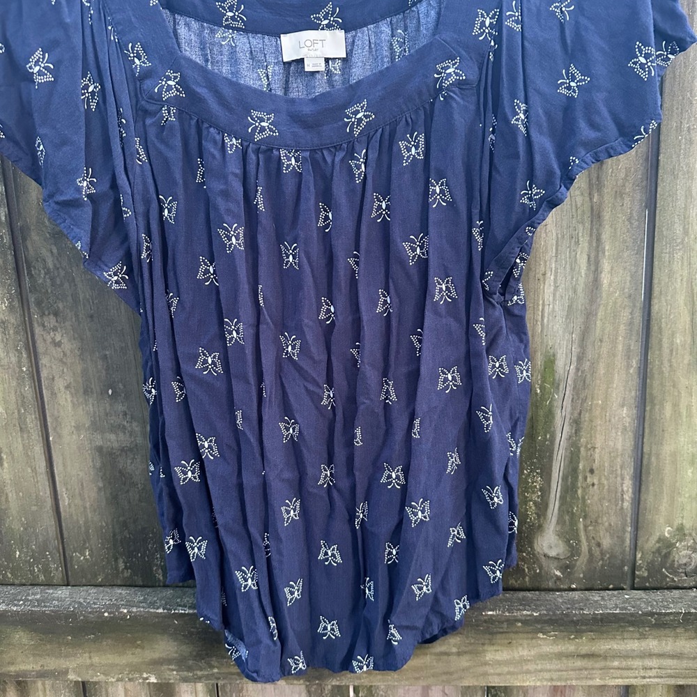 LOFT Navy Blue Butterfly Print Square Neck Flutter Sleeve Blouse Sz Medium - Picture 2 of 9